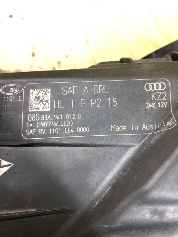 Фара передняя правая Q3 2021 83A 2.0 DHHA Фара передняя правая Q3 2021 83A 2.0 DHHA