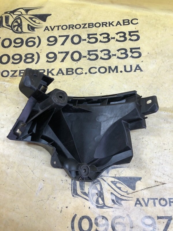 Кронштейн бампера задний левый Q8 2018 80A 3.0 Кронштейн бампера задний левый Q8 2018 80A 3.0