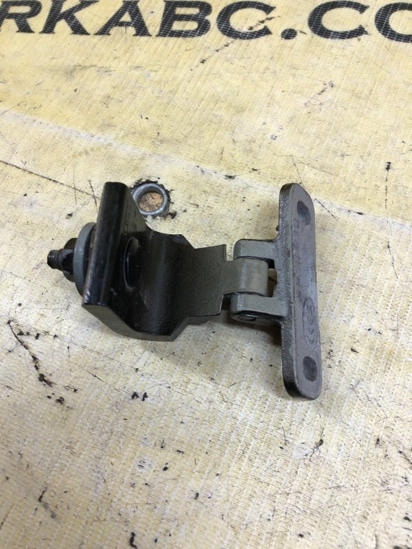 Петля крышки багажника задняя левая Q8 2018 4M 3.0 Петля крышки багажника задняя левая Q8 2018 4M 3.0