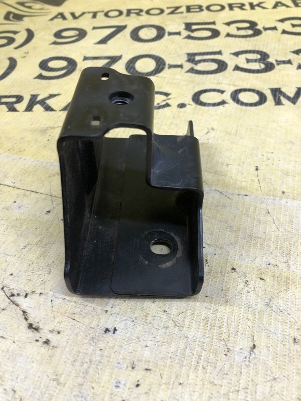 Кронштейн багажника задний левый Audi Q5 80A 2.0 Кронштейн багажника задний левый Audi Q5 80A 2.0