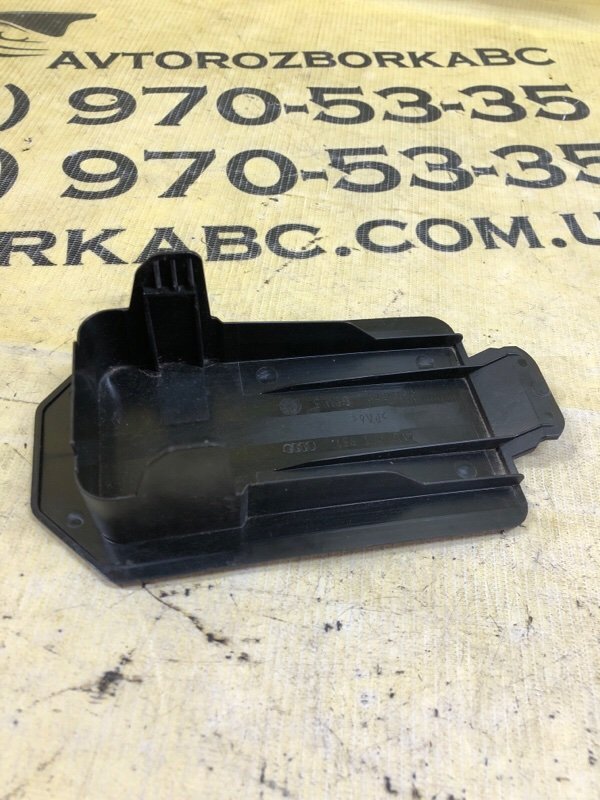 Крышка блока предохранителей Audi Q5 80A 2.0 Крышка блока предохранителей Audi Q5 80A 2.0