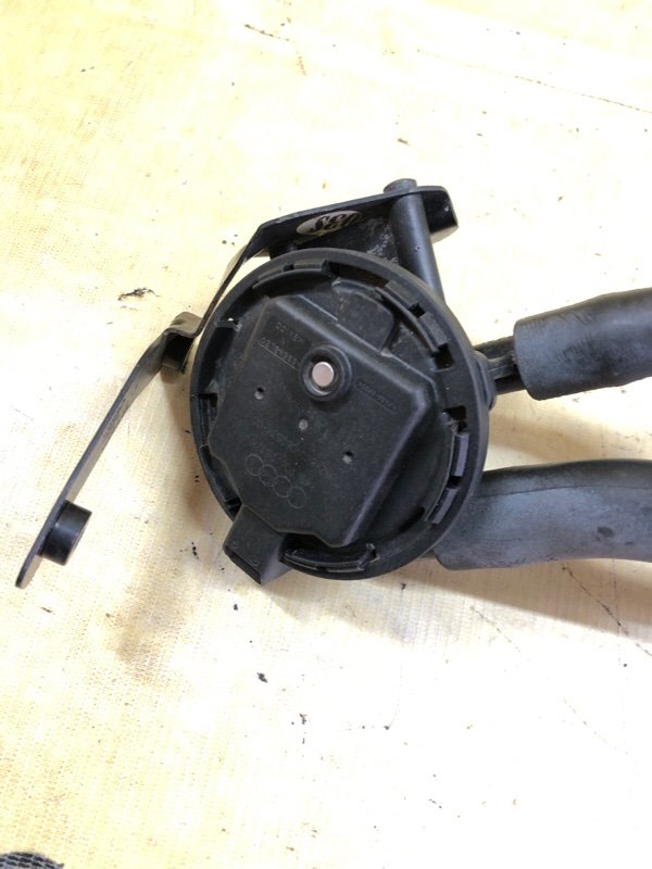 Абсорбер паров топлива Q5 2019 80A 2.0 Абсорбер паров топлива Q5 2019 80A 2.0