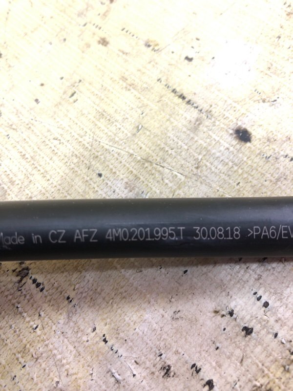 Трубка вентиляционная Q8 2018 4M 3.0 Трубка вентиляционная Q8 2018 4M 3.0