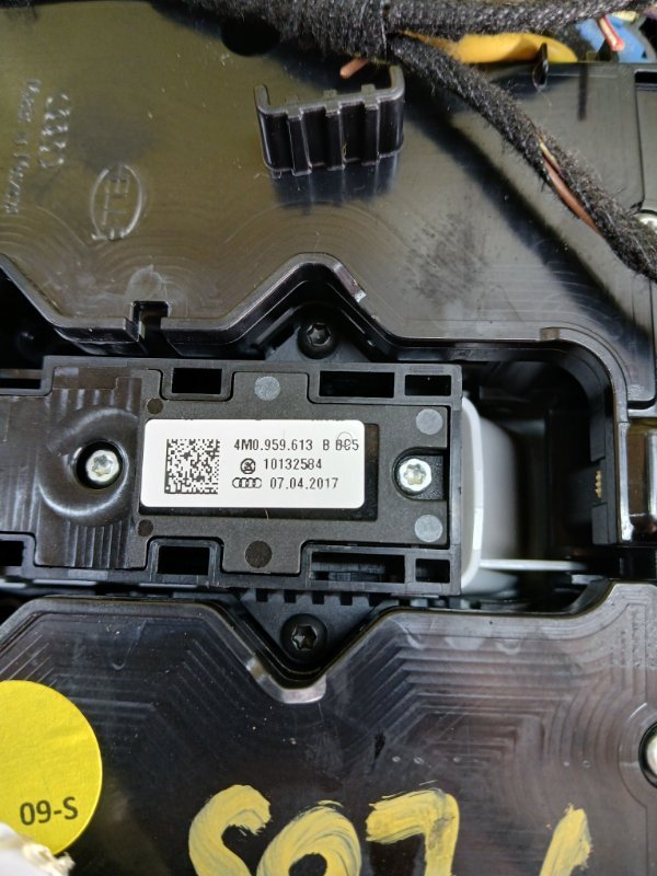 Плафон салона Q5 2019 80A 2.0 Плафон салона Q5 2019 80A 2.0