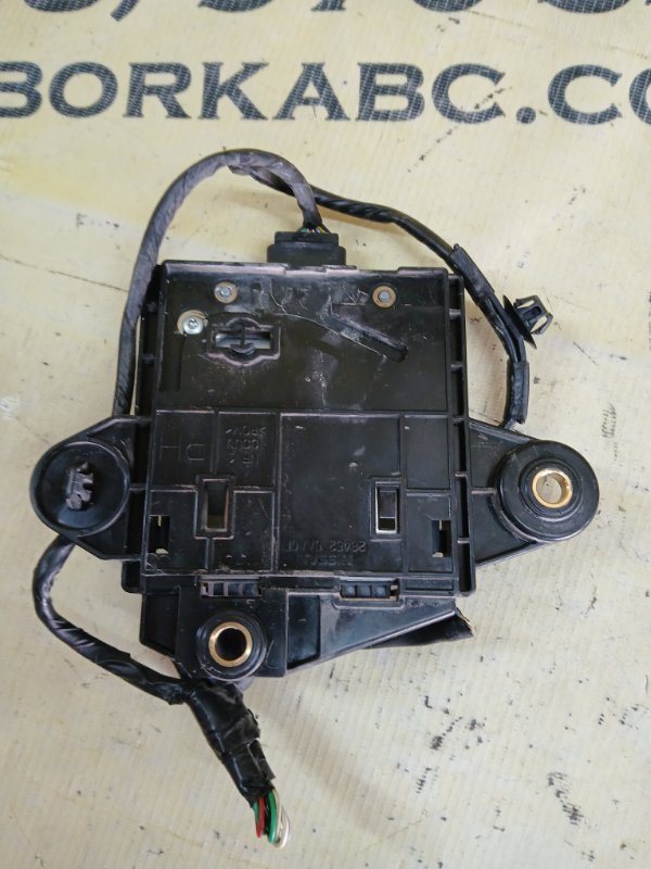 Датчик слепых зон задний правый Nissan Murano FWD 3.5 Датчик слепых зон задний правый Nissan Murano FWD 3.5