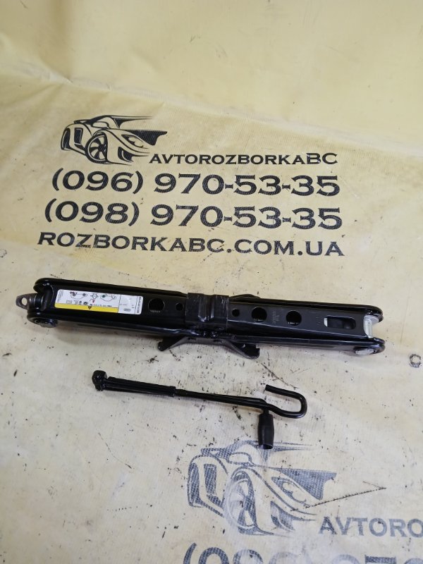 Запчасть домкрат Audi Q5 2019 80A 2.0 80A011031A Б/У Домкрат Audi Q5 2019 80A 2.0 80A011031A Б/У