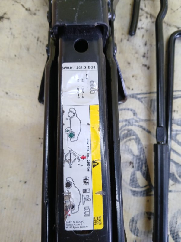 Домкрат Audi Q5 80A 2.0 Домкрат Audi Q5 80A 2.0