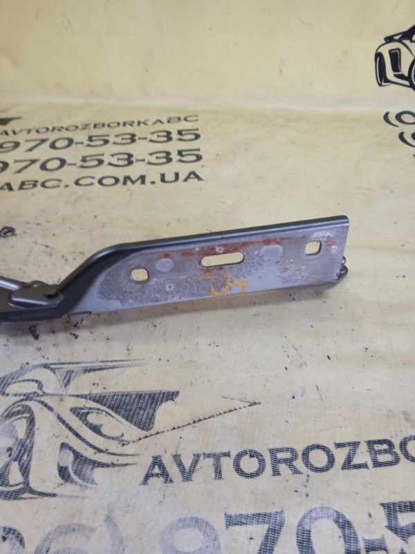 Петля капота передняя правая Audi Q5 80A 2.0 Петля капота передняя правая Audi Q5 80A 2.0