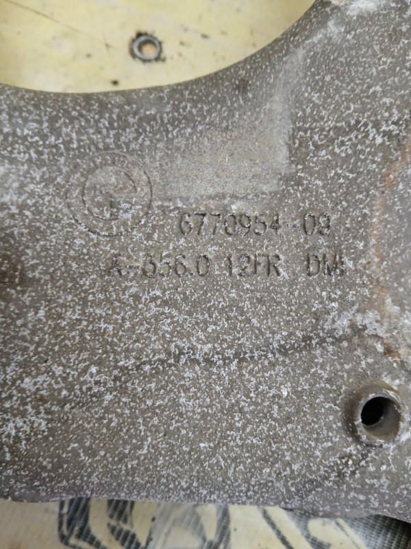 Рычаг задний нижний задний правый X5 2018 F85 4.4 Рычаг задний нижний задний правый X5 2018 F85 4.4