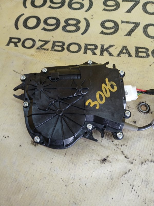 Замок кришки багажника X3 2016 F25 2.0 Замок кришки багажника X3 2016 F25 2.0