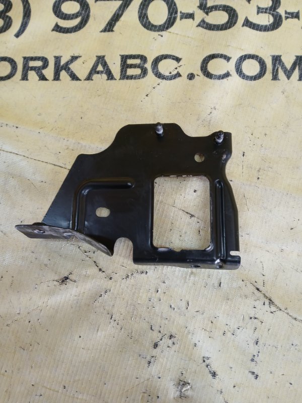 Кронштейн замка капота передний правый GLS 450 4MATIC 2018 276 3.0 biturbo Кронштейн замка капота передний правый GLS 450 4MATIC 2018 276 3.0 biturbo