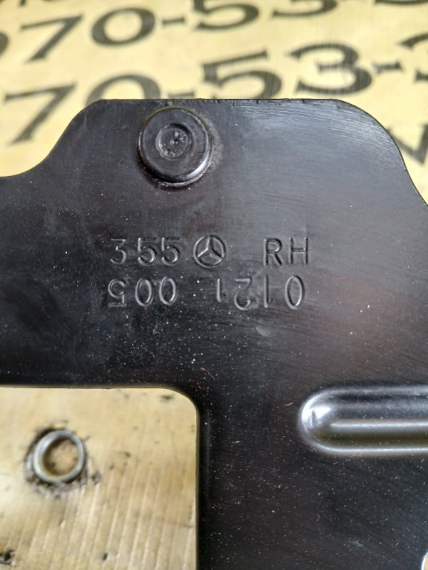 Кронштейн замка капота передний правый GLS 450 4MATIC 2018 276 3.0 biturbo Кронштейн замка капота передний правый GLS 450 4MATIC 2018 276 3.0 biturbo