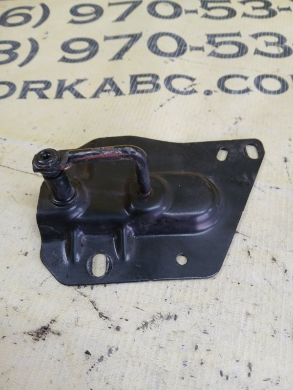 Скоба замка капота передняя левая A5 2019 Sportback 2.0 CYMC Скоба замка капота передняя левая A5 2019 Sportback 2.0 CYMC