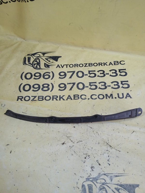 Запчасть уплотнитель капота передний правый Audi A5 2019 Sportback 2.0 CYMC 8W6823126 Б/У Уплотнитель капота передний правый Audi A5 2019 Sportback 2.0 CYMC 8W6823126 Б/У