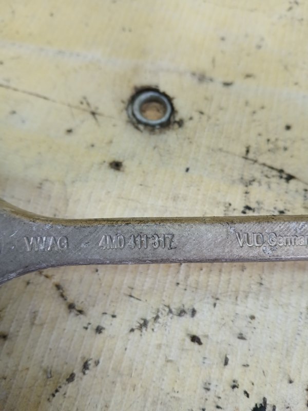 Стойка стабилизатора передняя Q7 2020 4M DCBD Стойка стабилизатора передняя Q7 2020 4M DCBD