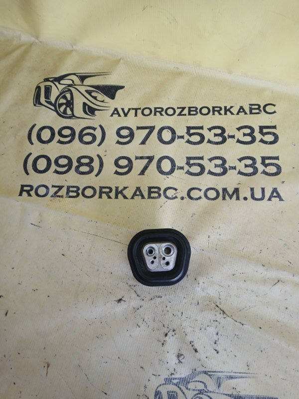 Запчасть втулка резиновая Audi Q7 2020 4M DCBD 4M0820126A Б/У Втулка резиновая Audi Q7 2020 4M DCBD 4M0820126A Б/У