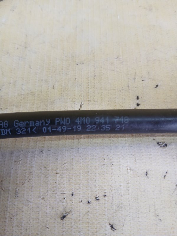 Трубка вентиляционная передняя правая Q7 2020 4M DCBD Трубка вентиляционная передняя правая Q7 2020 4M DCBD