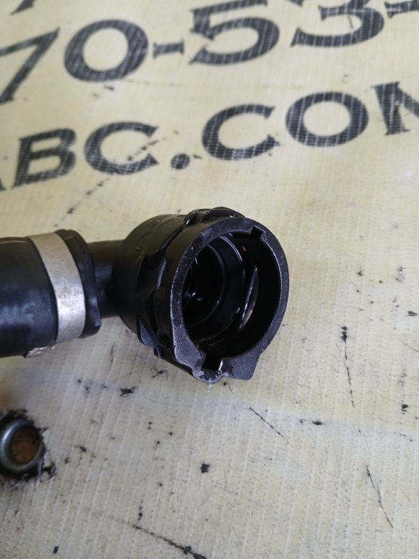 Трубка системи охлаждение Audi Q7 4M DCBD Трубка системи охлаждение Audi Q7 4M DCBD