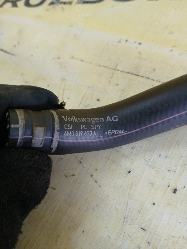 Патрубок системы охлаждения Audi Q7 4M DCBD Патрубок системы охлаждения Audi Q7 4M DCBD