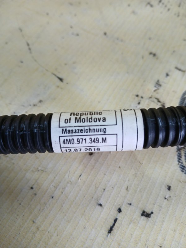 Проводка генератора Audi Q7 4M DCBD Проводка генератора Audi Q7 4M DCBD