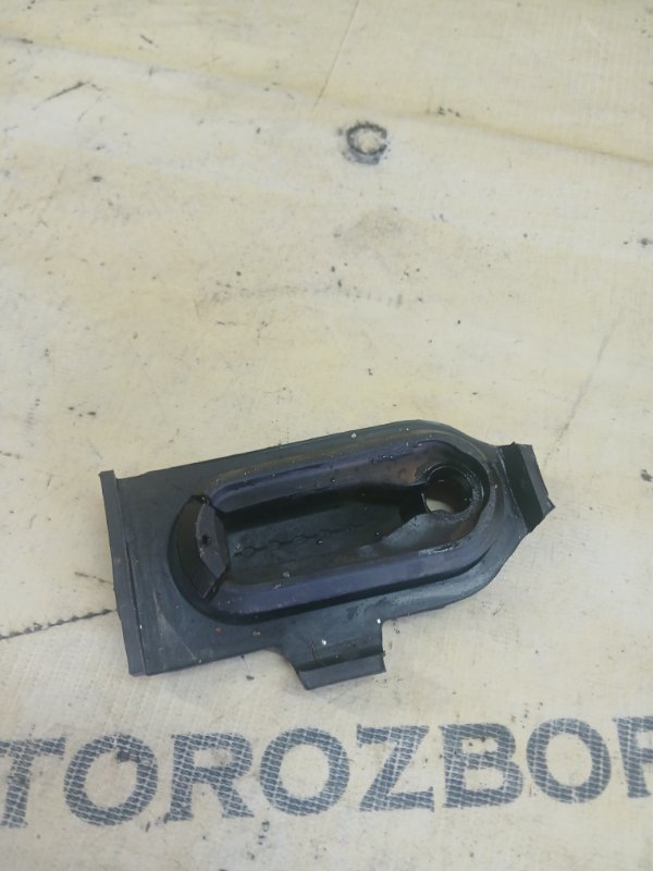 Подушка радиатора правая GLB 2022 250 26092030411829 Подушка радиатора правая GLB 2022 250 26092030411829