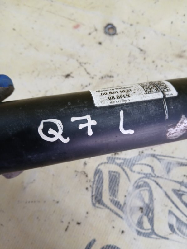 Амортизатор подвески задний левый Q7 2016 4M 3.0 Амортизатор подвески задний левый Q7 2016 4M 3.0