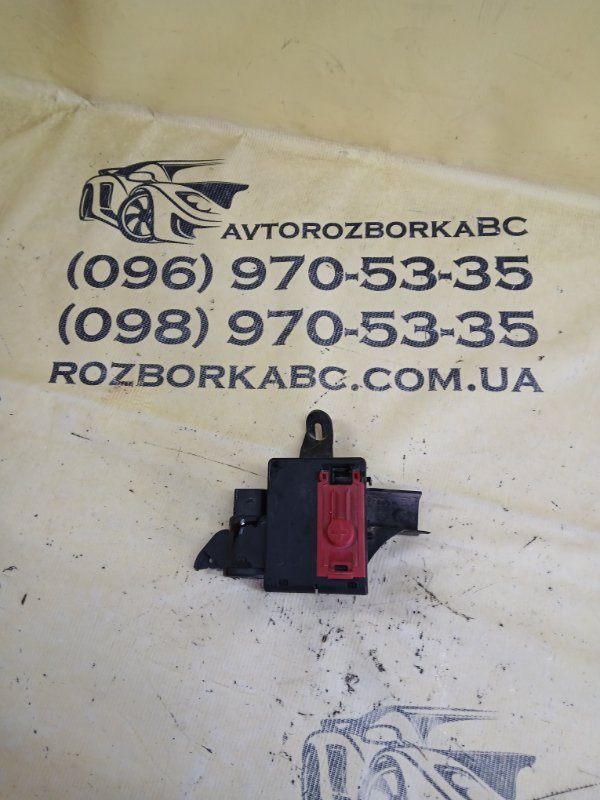 Запчасть распределитель потенциалов Audi Q7 2016 4M 3.0 4M0941823A Б/У Распределитель потенциалов Audi Q7 2016 4M 3.0 4M0941823A Б/У