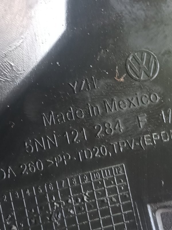 Дефлектор радиатора правый Tiguan 2019 Allspace 2.0 DGUA Дефлектор радиатора правый Tiguan 2019 Allspace 2.0 DGUA