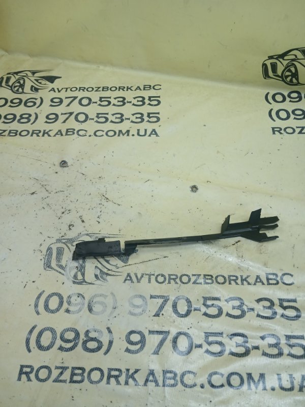 Запчасть дефлектор радиатора правый Volkswagen Tiguan 2019 Allspace 2.0 DGUA 5G0121332J Б/У Дефлектор радиатора правый Volkswagen Tiguan 2019 Allspace 2.0 DGUA 5G0121332J Б/У