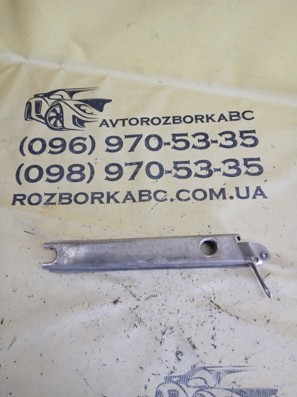 Запчасть кронштейн радиатора BMW X1 2017 F48 B46A20 51747325044 Б/У Кронштейн радиатора BMW X1 2017 F48 B46A20 51747325044 Б/У