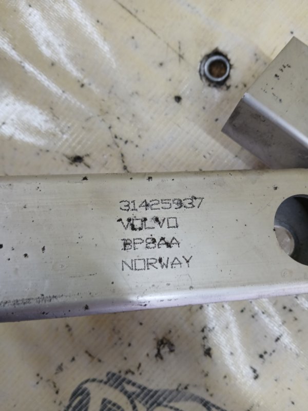 Планка радиатора XC90 2016 t27 Планка радиатора XC90 2016 t27