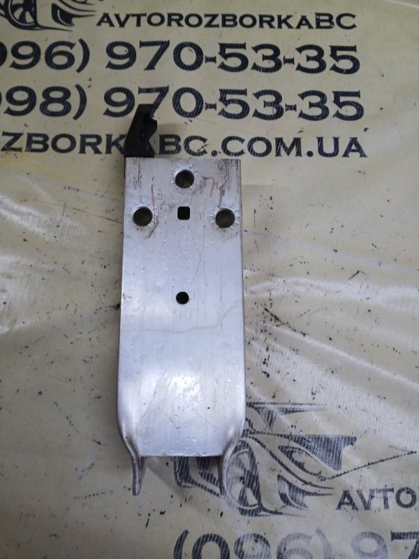 Кронштейн усилителя бампера передний GLB 2022 250 26092030411829 Кронштейн усилителя бампера передний GLB 2022 250 26092030411829