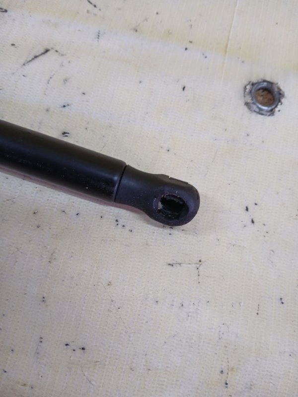 Амортизатор капота передний левый gl 450 2015 x166 276 3.0 biturbo Амортизатор капота передний левый gl 450 2015 x166 276 3.0 biturbo