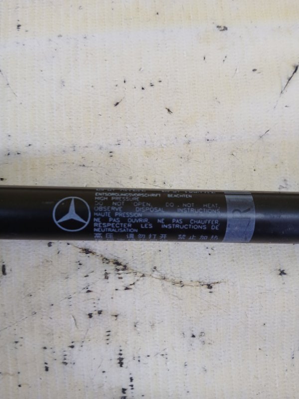 Амортизатор капота передний левый gl 450 2015 x166 276 3.0 biturbo Амортизатор капота передний левый gl 450 2015 x166 276 3.0 biturbo