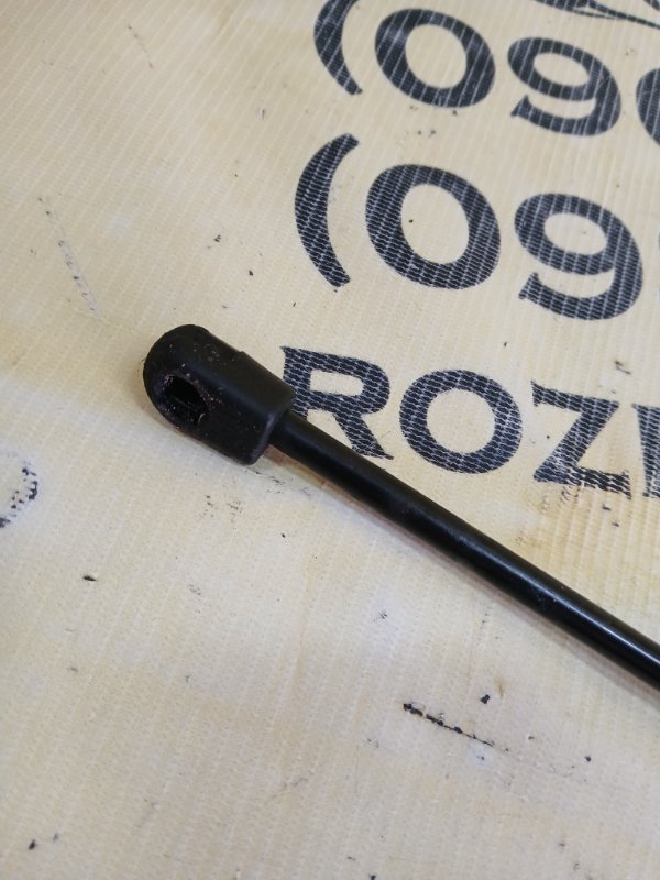 Амортизатор капота передний правый gl 450 2015 x166 276 3.0 biturbo Амортизатор капота передний правый gl 450 2015 x166 276 3.0 biturbo