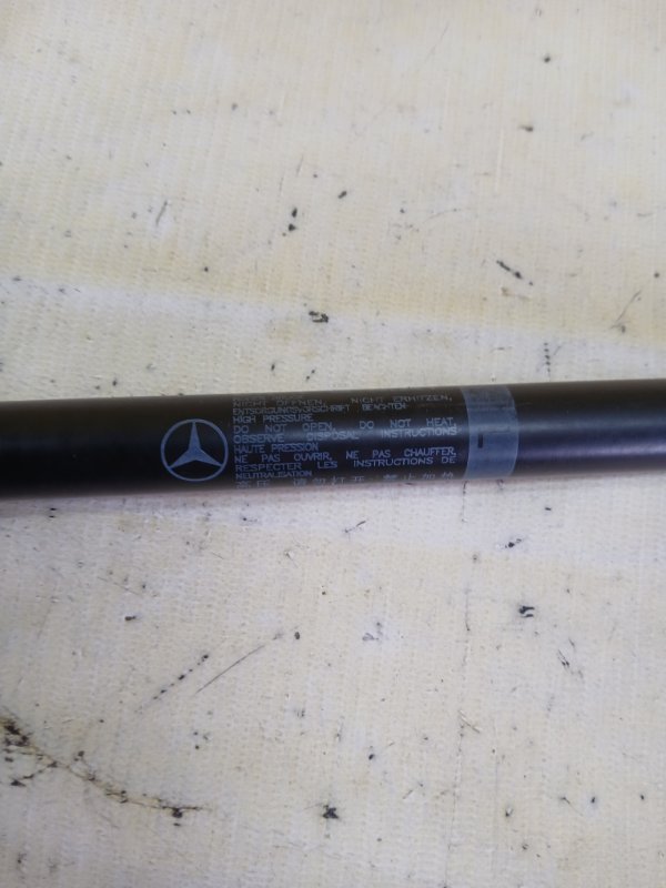 Амортизатор капота передний правый gl 450 2015 x166 276 3.0 biturbo Амортизатор капота передний правый gl 450 2015 x166 276 3.0 biturbo