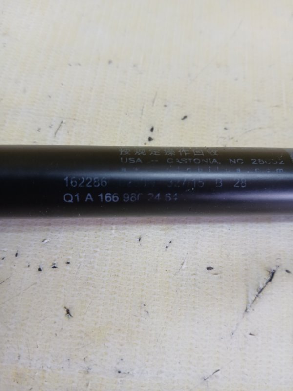 Амортизатор капота передний правый gl 450 2015 x166 276 3.0 biturbo Амортизатор капота передний правый gl 450 2015 x166 276 3.0 biturbo