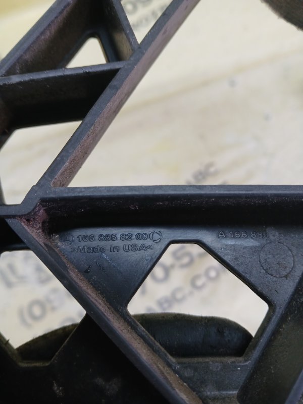 Кронштейн заднего бампера задний правый gl 450 2015 x166 276 3.0 biturbo Кронштейн заднего бампера задний правый gl 450 2015 x166 276 3.0 biturbo