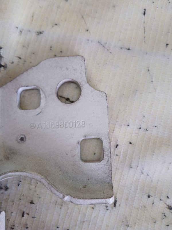 Петля капота передняя правая gl 450 2015 x166 276 3.0 biturbo Петля капота передняя правая gl 450 2015 x166 276 3.0 biturbo