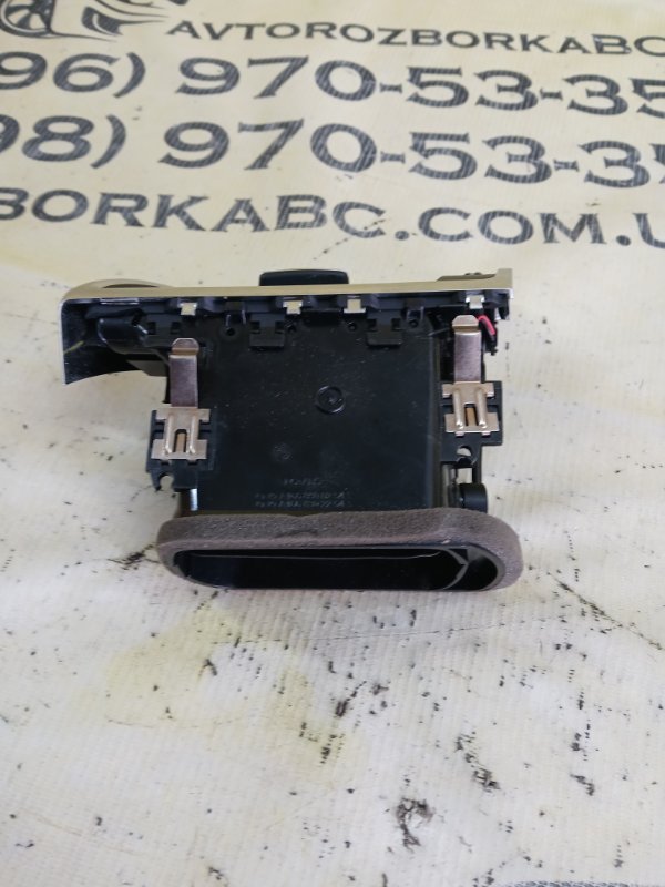 Дефлектор торпедо передний правый Mercedes-Benz gl 450 x166 276 3.0 biturbo Дефлектор торпедо передний правый Mercedes-Benz gl 450 x166 276 3.0 biturbo