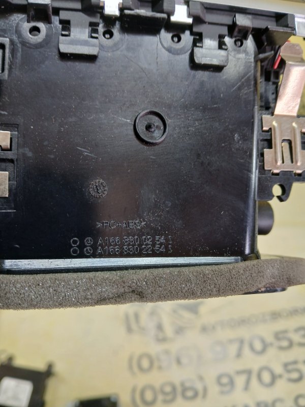 Дефлектор торпедо передний правый gl 450 2015 x166 276 3.0 biturbo Дефлектор торпедо передний правый gl 450 2015 x166 276 3.0 biturbo