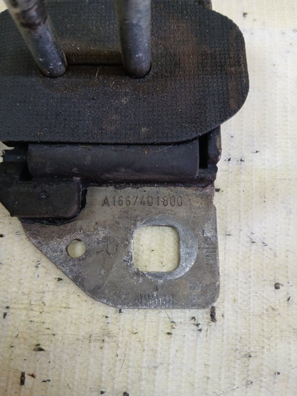 Скоба замка gl 450 2015 x166 276 3.0 biturbo Скоба замка gl 450 2015 x166 276 3.0 biturbo