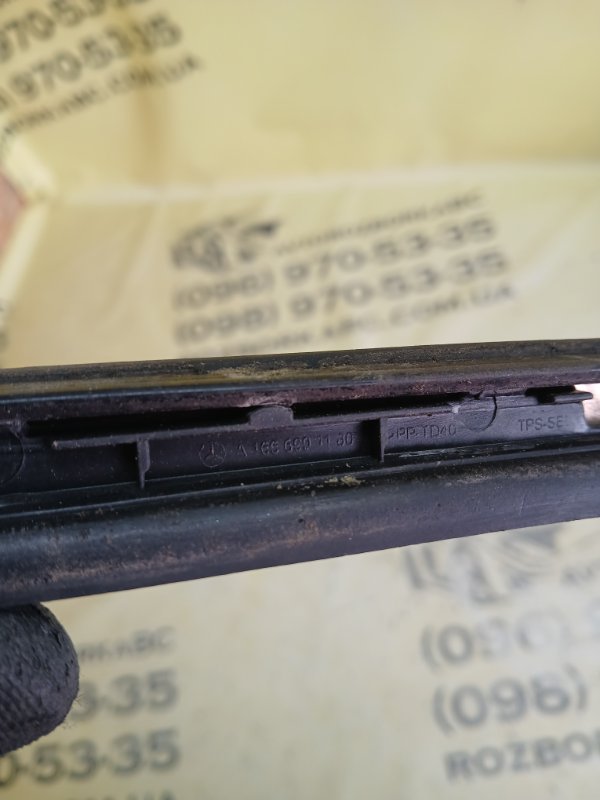 Молдинг лобового стекла передний левый gl 450 2015 x166 276 3.0 biturbo