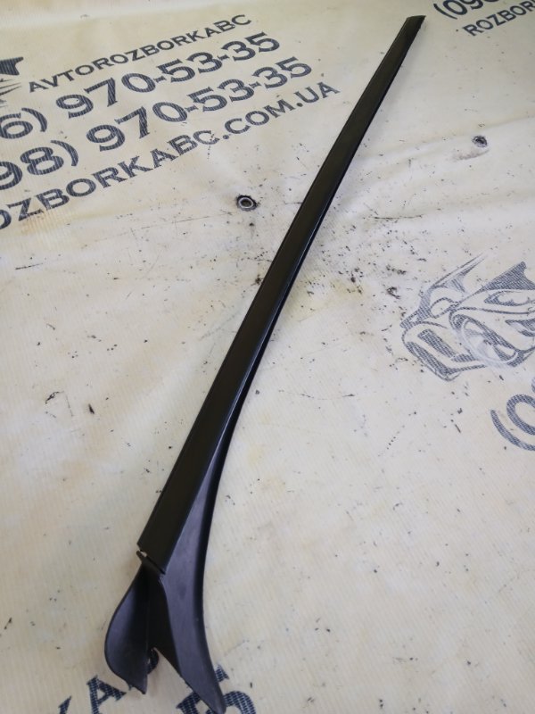 Молдинг лобового стекла передний правый gl 450 2015 x166 276 3.0 biturbo