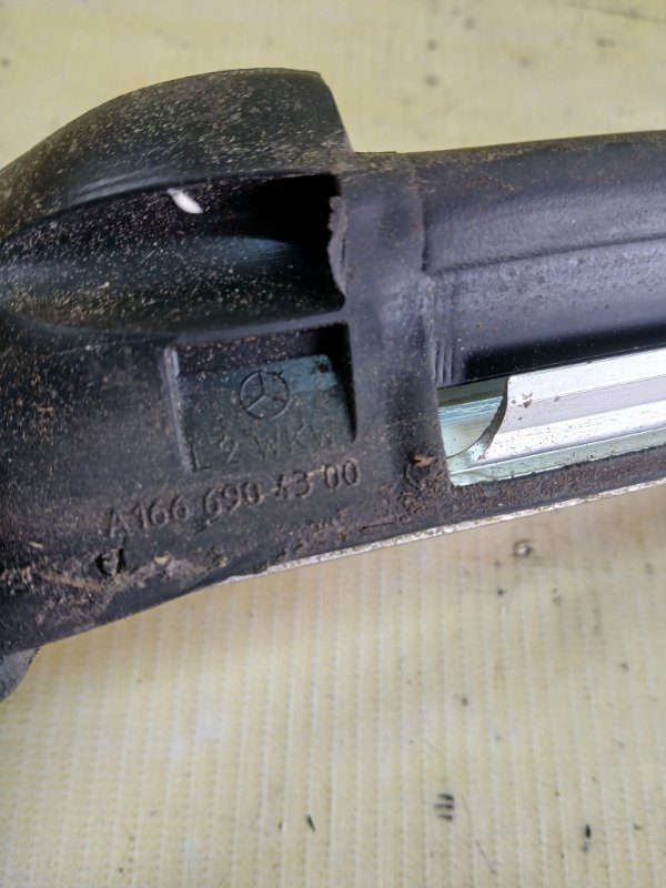 Молдинг стекла задний левый gl 450 2015 x166 276 3.0 biturbo Молдинг стекла задний левый gl 450 2015 x166 276 3.0 biturbo