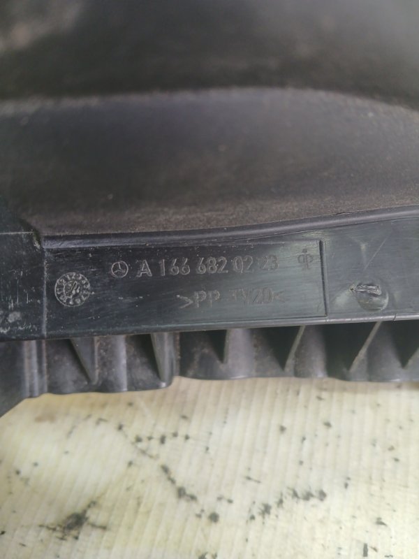 Накладка кузова передняя правая gl 450 2015 x166 276 3.0 biturbo Накладка кузова передняя правая gl 450 2015 x166 276 3.0 biturbo