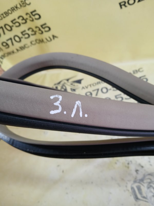 Уплотнитель двери задний левый gl 450 2015 x166 276 3.0 biturbo Уплотнитель двери задний левый gl 450 2015 x166 276 3.0 biturbo