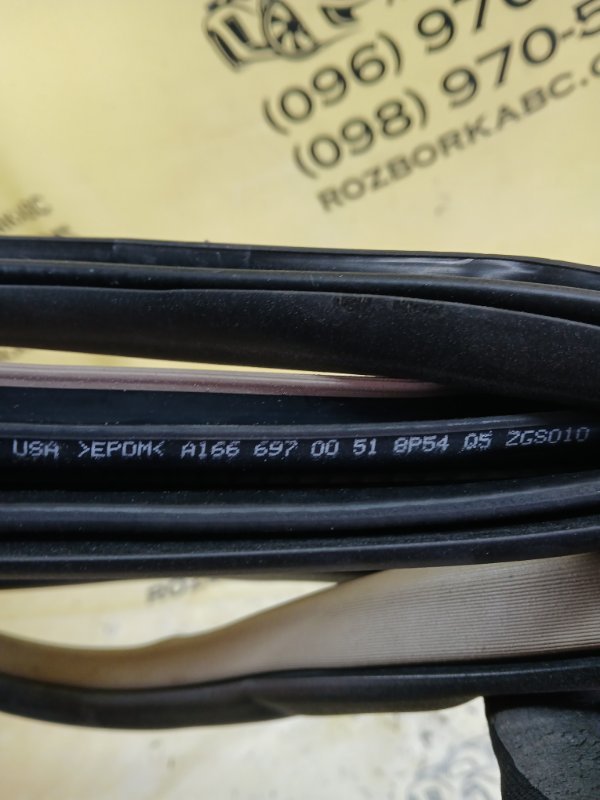 Уплотнитель двери передний правый Mercedes-Benz gl 450 x166 276 3.0 biturbo Уплотнитель двери передний правый Mercedes-Benz gl 450 x166 276 3.0 biturbo