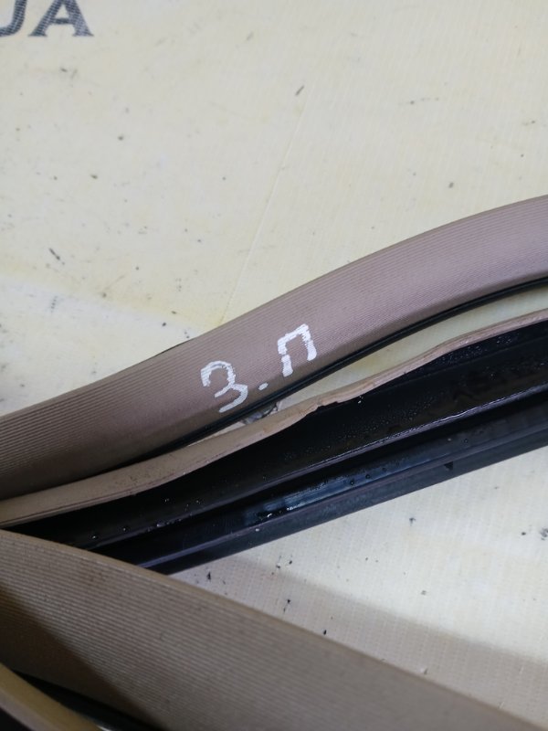 Уплотнитель двери задний правый gl 450 2015 x166 276 3.0 biturbo Уплотнитель двери задний правый gl 450 2015 x166 276 3.0 biturbo