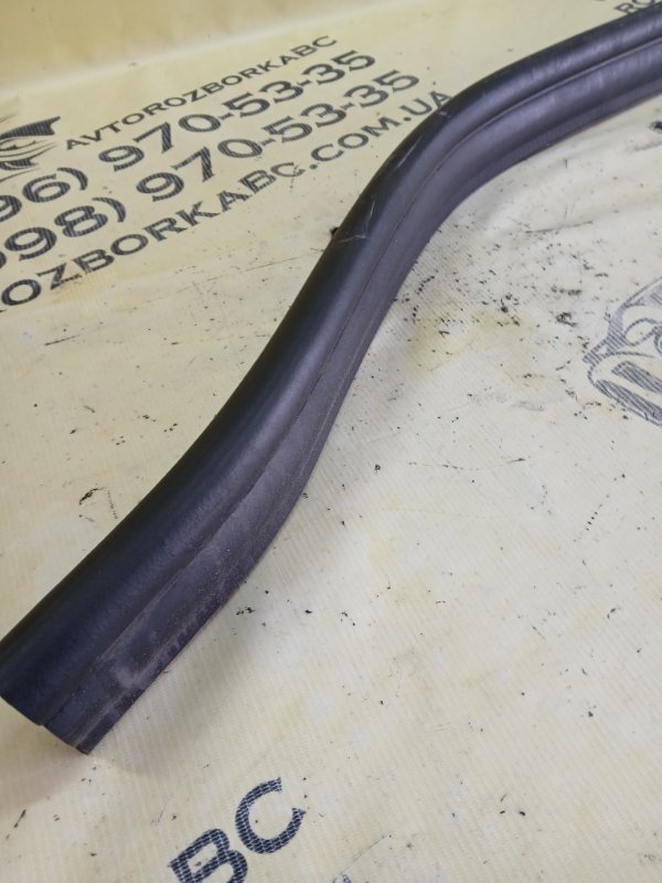 Уплотнитель капота gl 450 2015 x166 276 3.0 biturbo Уплотнитель капота gl 450 2015 x166 276 3.0 biturbo